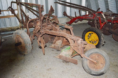Property photo 6 - FARM EQUIPMENT AUCTION, ANTIQUE & VINTAGE TRACTORS