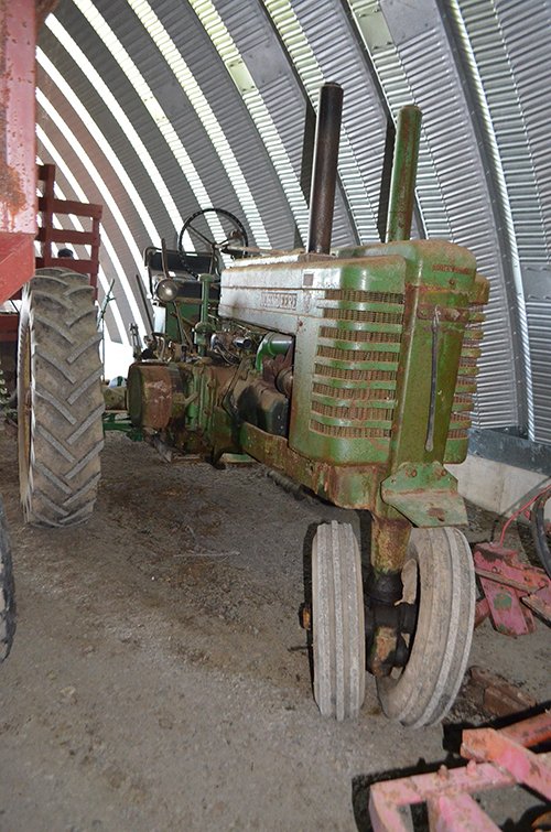 Property photo 9 - FARM EQUIPMENT AUCTION, ANTIQUE & VINTAGE TRACTORS