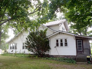 Property photo 1 - PERSONAL PROPERTY & REAL ESTATE AUCTION, Country Home, Barn & 5+/- Acres