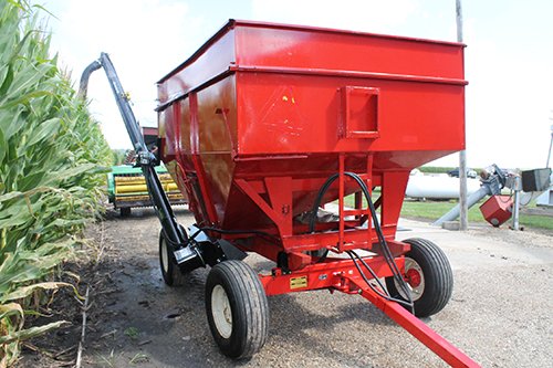Property photo 14 - FARM EQUIPMENT HAULMAN AUCTION