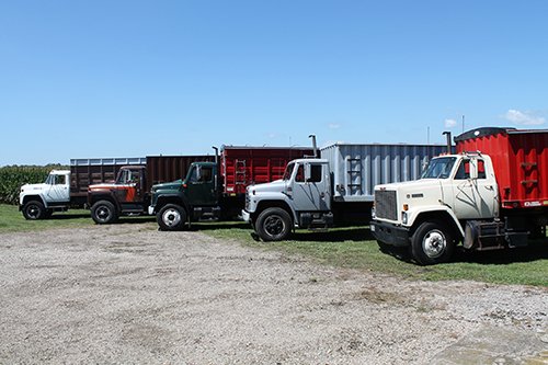 Property photo 12 - FARM EQUIPMENT HAULMAN AUCTION