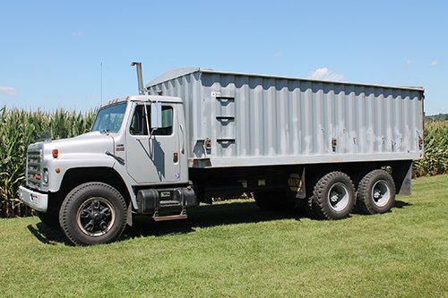 Property photo 40 - FARM EQUIPMENT HAULMAN AUCTION