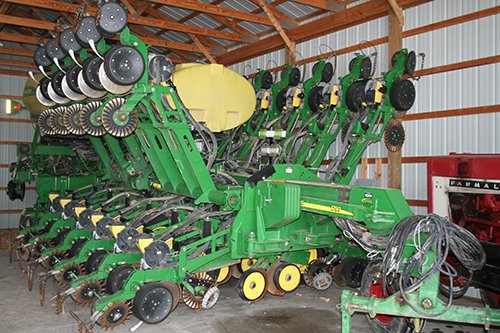 Phillips Equipment - FARM EQUIPMENT AUCTION, 2 AUCTION IN 1!!