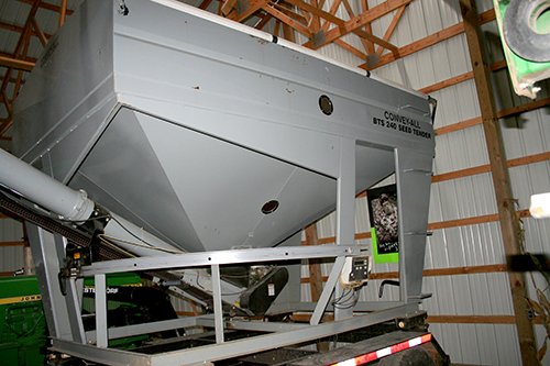 Phillips Equipment - FARM EQUIPMENT AUCTION, 2 AUCTION IN 1!!