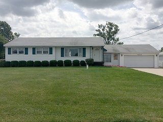 Property photo 2 - REAL ESTATE AUCTION - 3 BDRM HOME ON 1.78 ACRE LOT W/POND IN ALLEN CO., IN