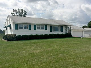 Property photo 1 - REAL ESTATE AUCTION - 3 BDRM HOME ON 1.78 ACRE LOT W/POND IN ALLEN CO., IN