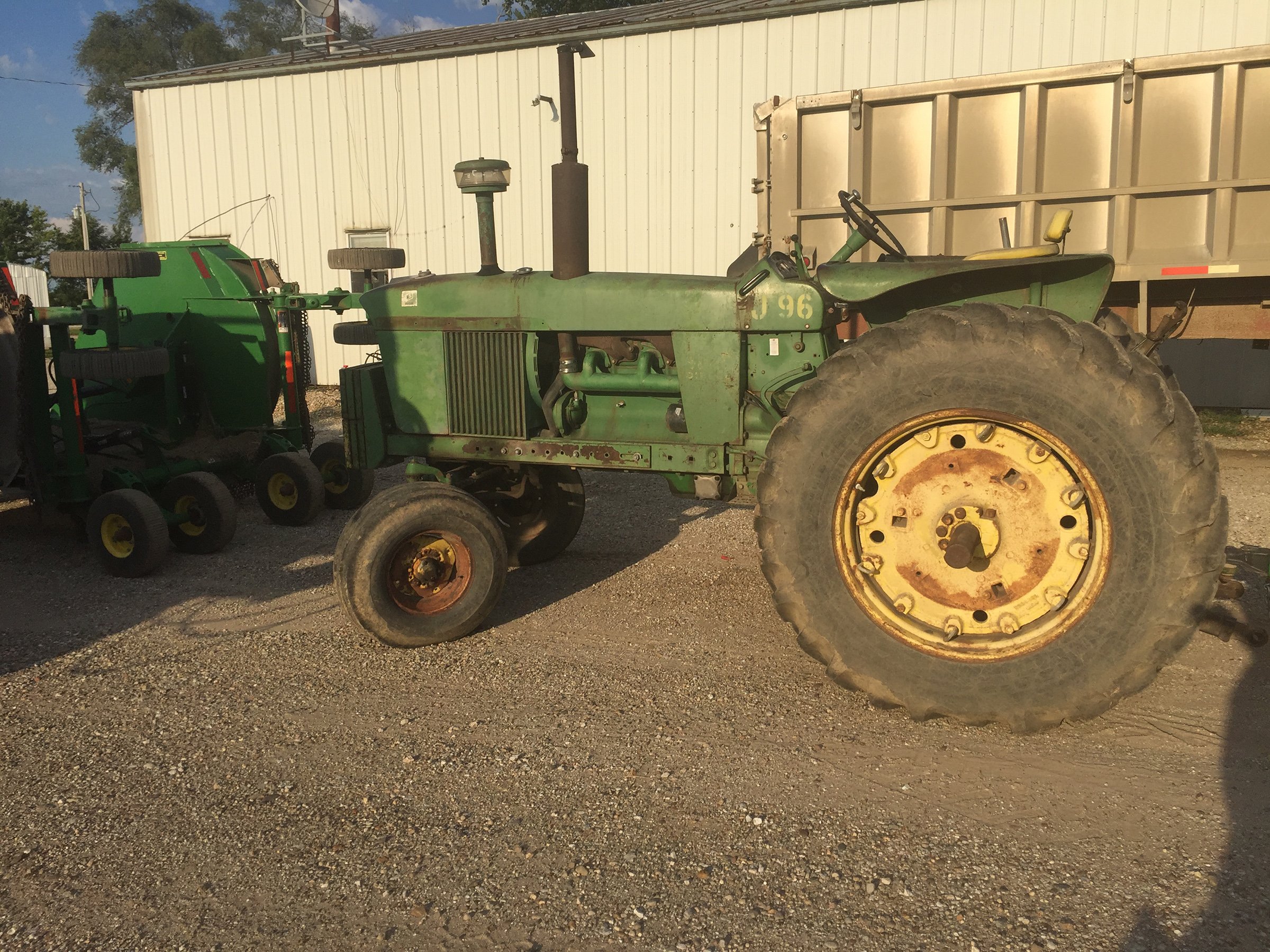 Property photo 94 - FARM EQUIPMENT AUCTION IN FULTON COUNTY, ILLINOIS