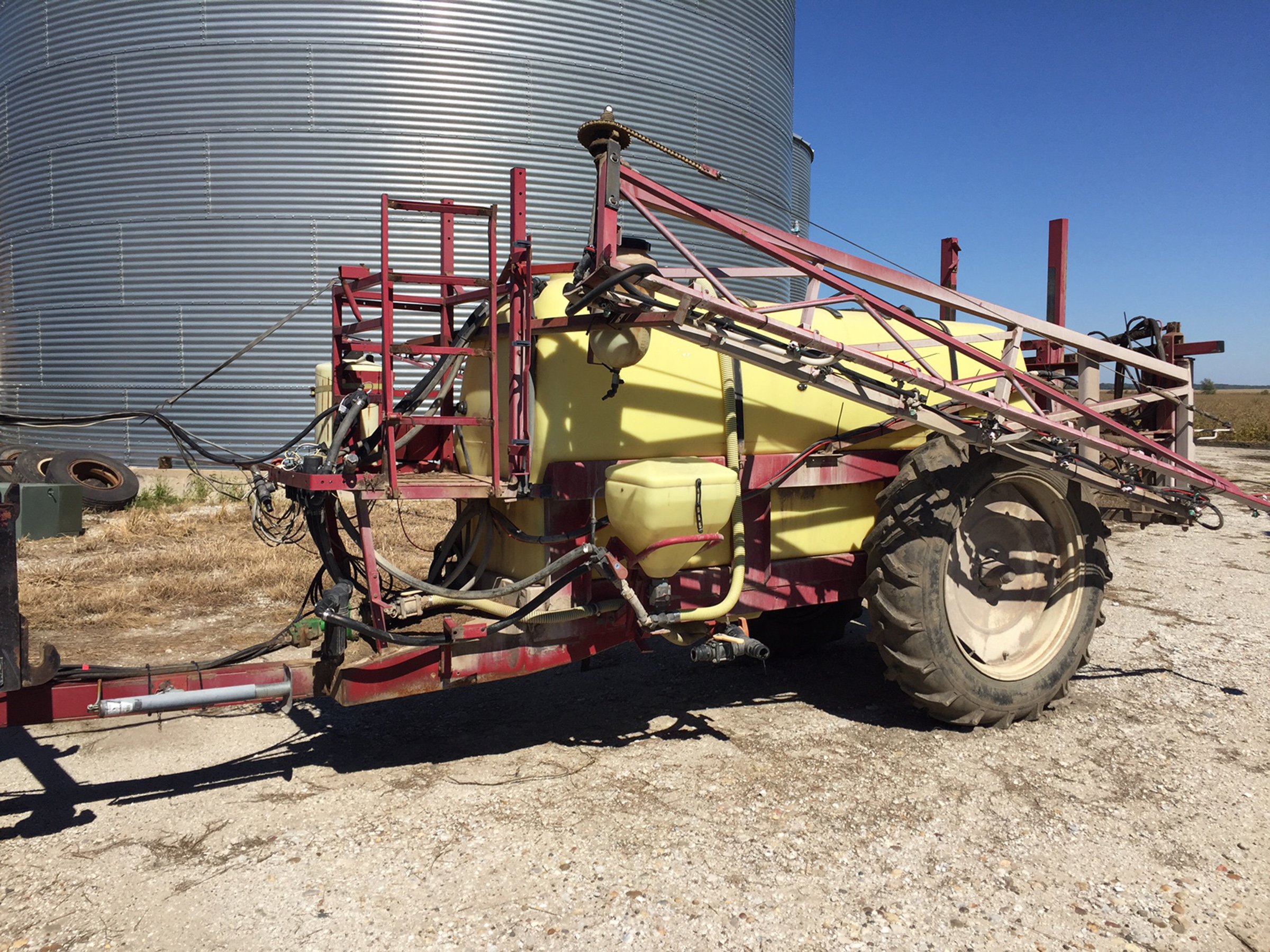 Property photo 31 - FARM EQUIPMENT AUCTION IN FULTON COUNTY, ILLINOIS
