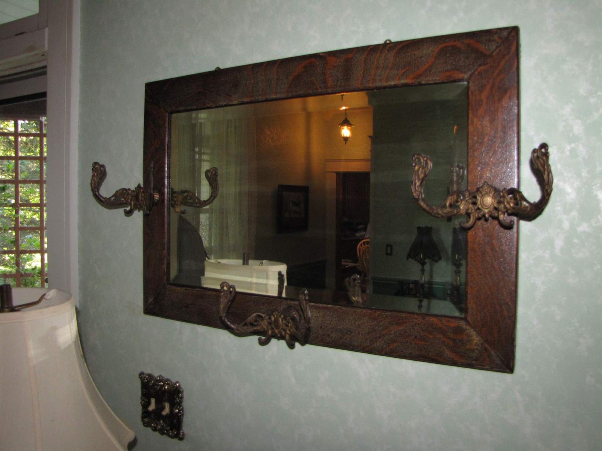 Property photo 100 - LARGE COLLECTIBLE & ANTIQUE AUCTION IN ALLEN COUNTY, INDIANA