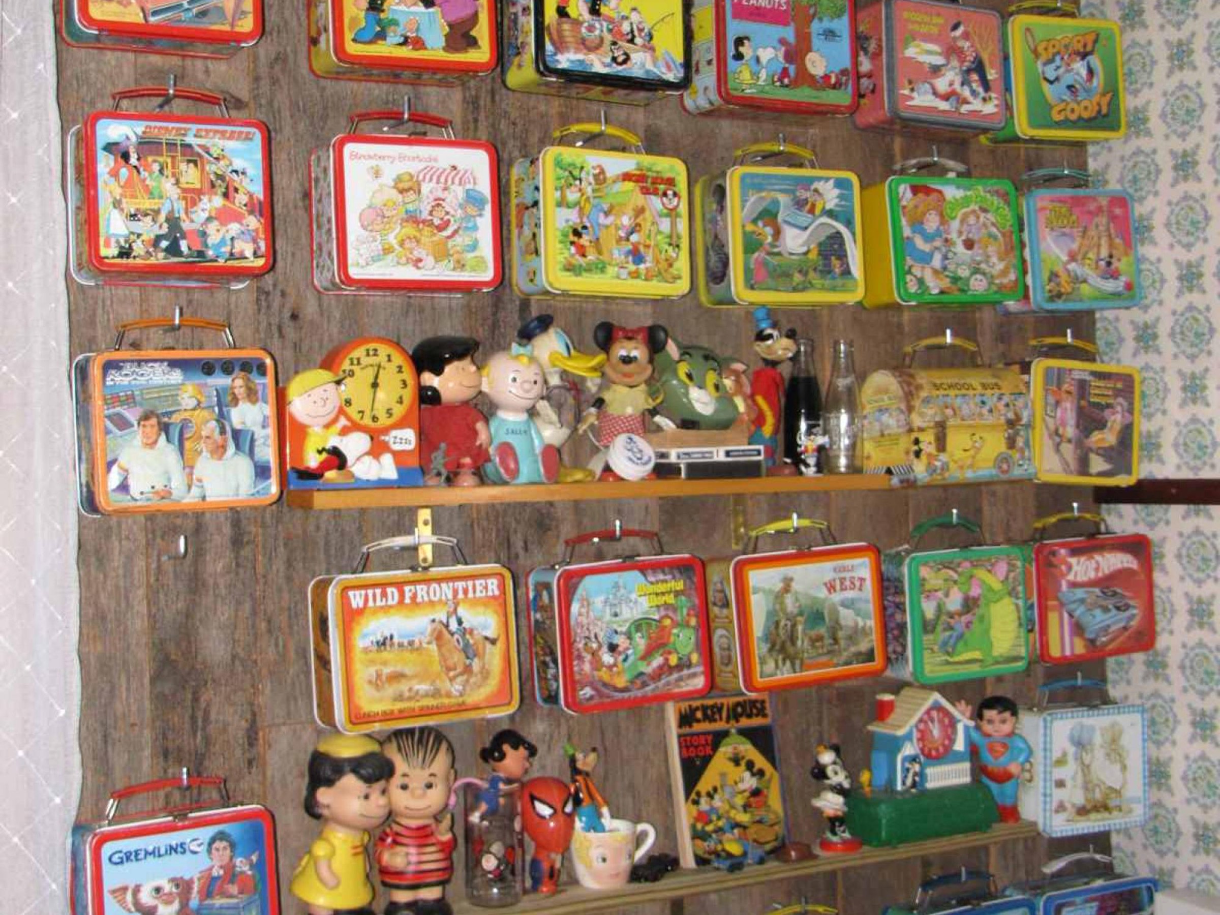 Property photo 106 - LARGE COLLECTIBLE & ANTIQUE AUCTION IN ALLEN COUNTY, INDIANA