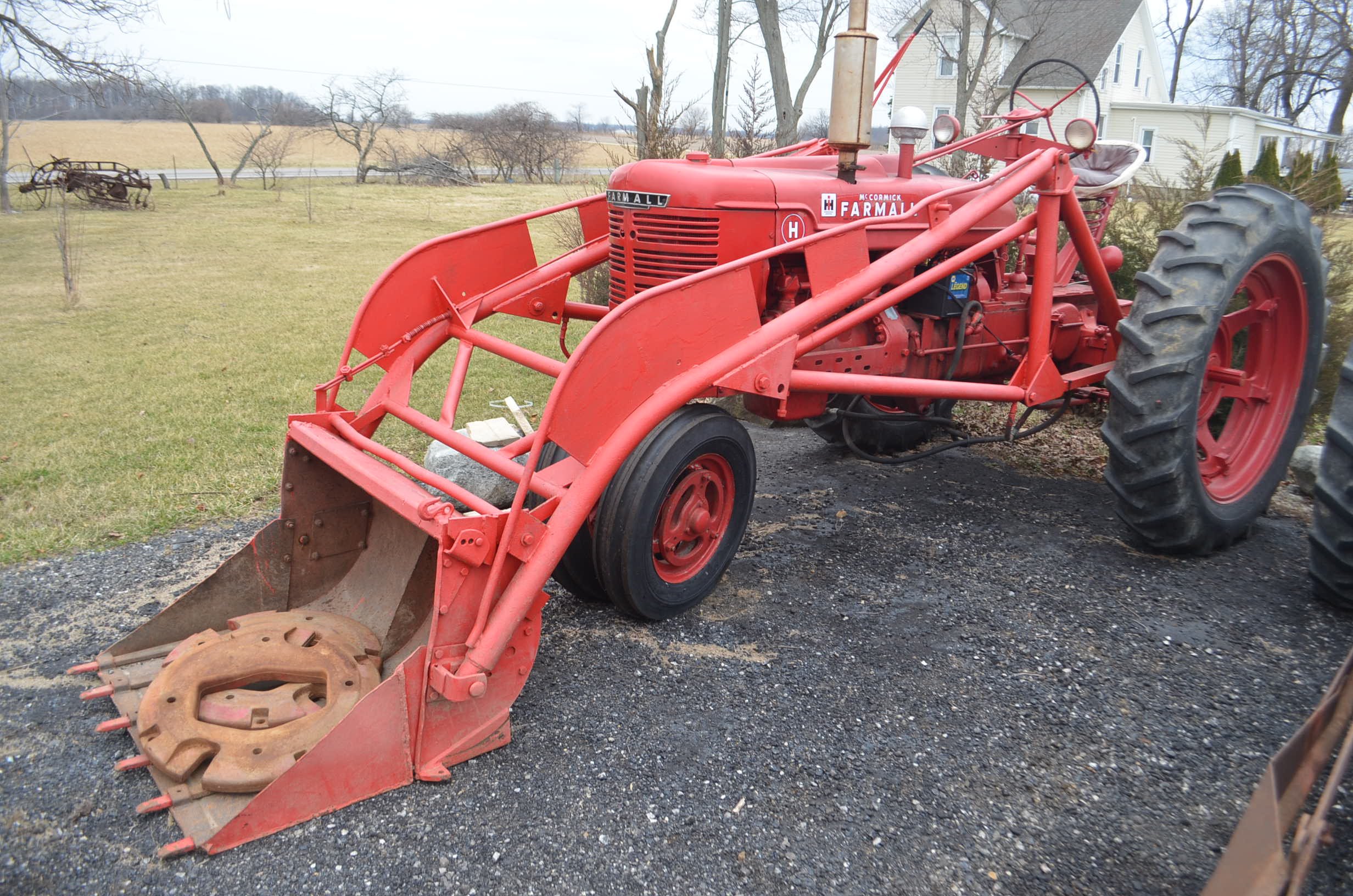 Property photo 1 - PERSONAL PROPERTY & ANTIQUE TRACTORS AUCTION IN HUNTINGTON COUNTY, INDIANA
