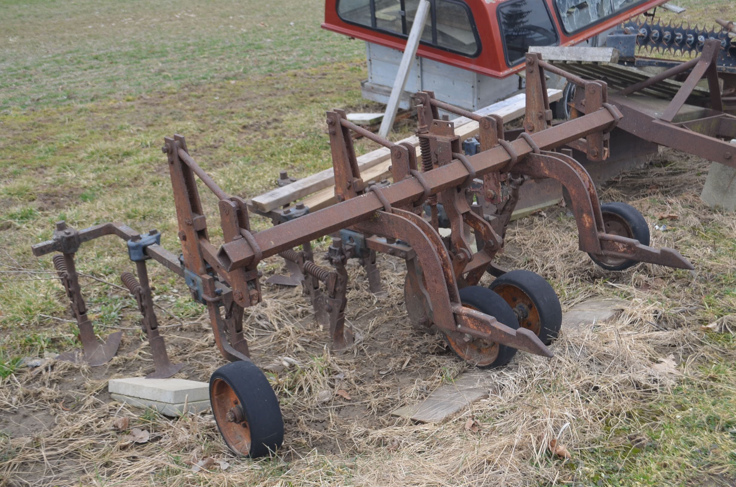 Property photo 31 - PERSONAL PROPERTY & ANTIQUE TRACTORS AUCTION IN HUNTINGTON COUNTY, INDIANA