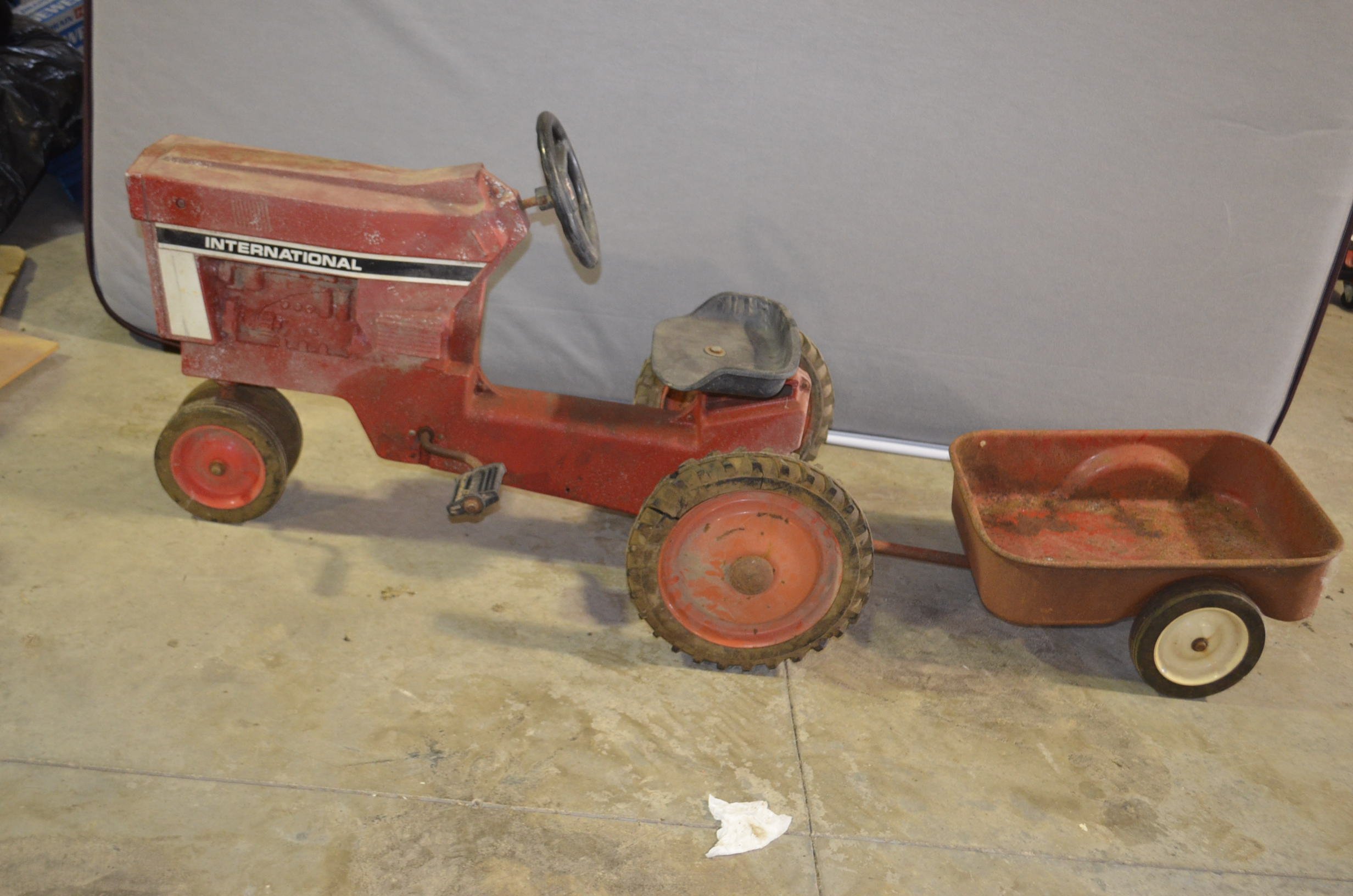 Property photo 153 - PERSONAL PROPERTY & ANTIQUE TRACTORS AUCTION IN HUNTINGTON COUNTY, INDIANA