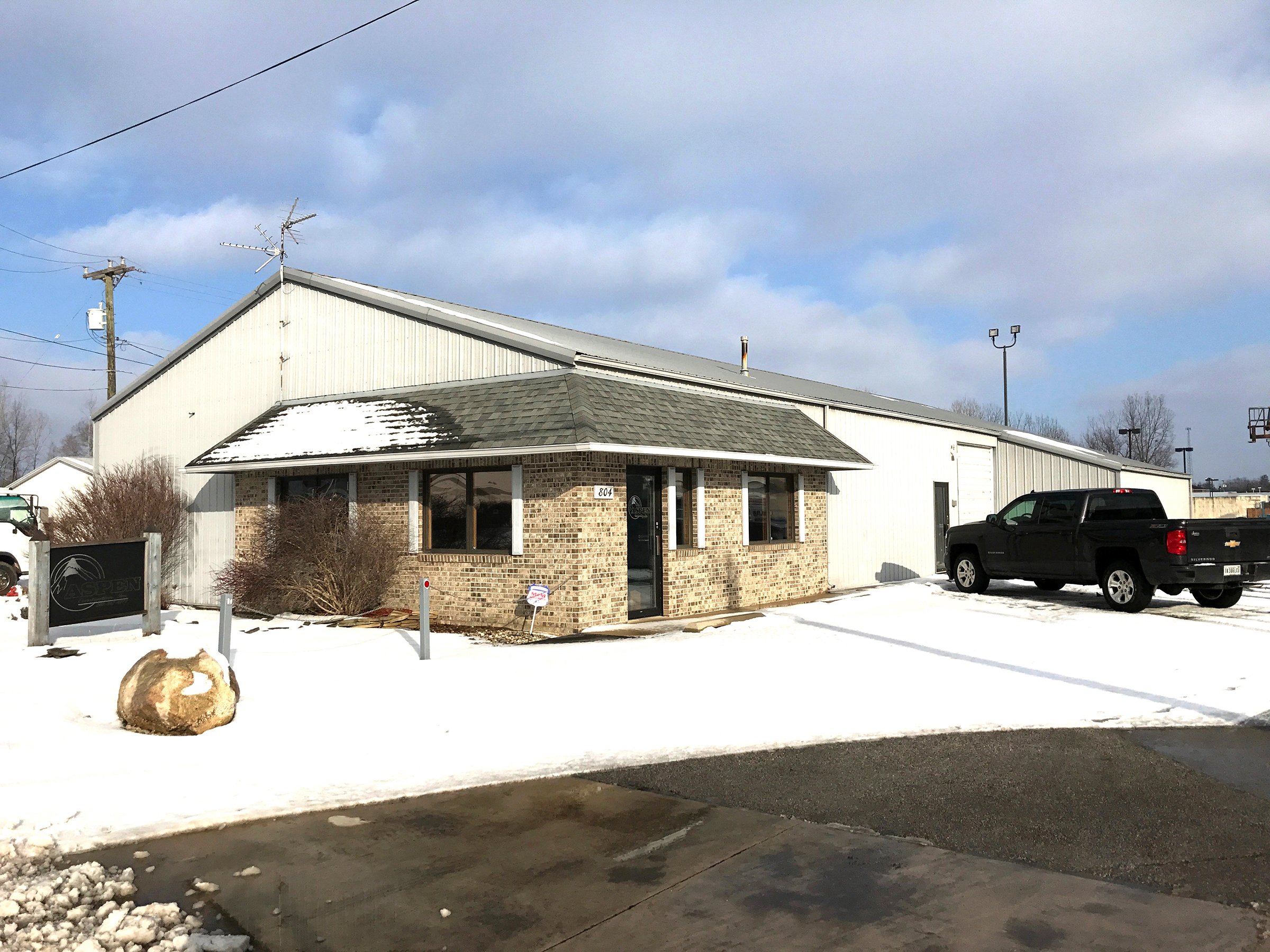 Property photo 1 - CONTRACTORS EQUIPMENT & COMMERICAL REAL ESTATE AUCTION IN NOBLE CO., INDIANA