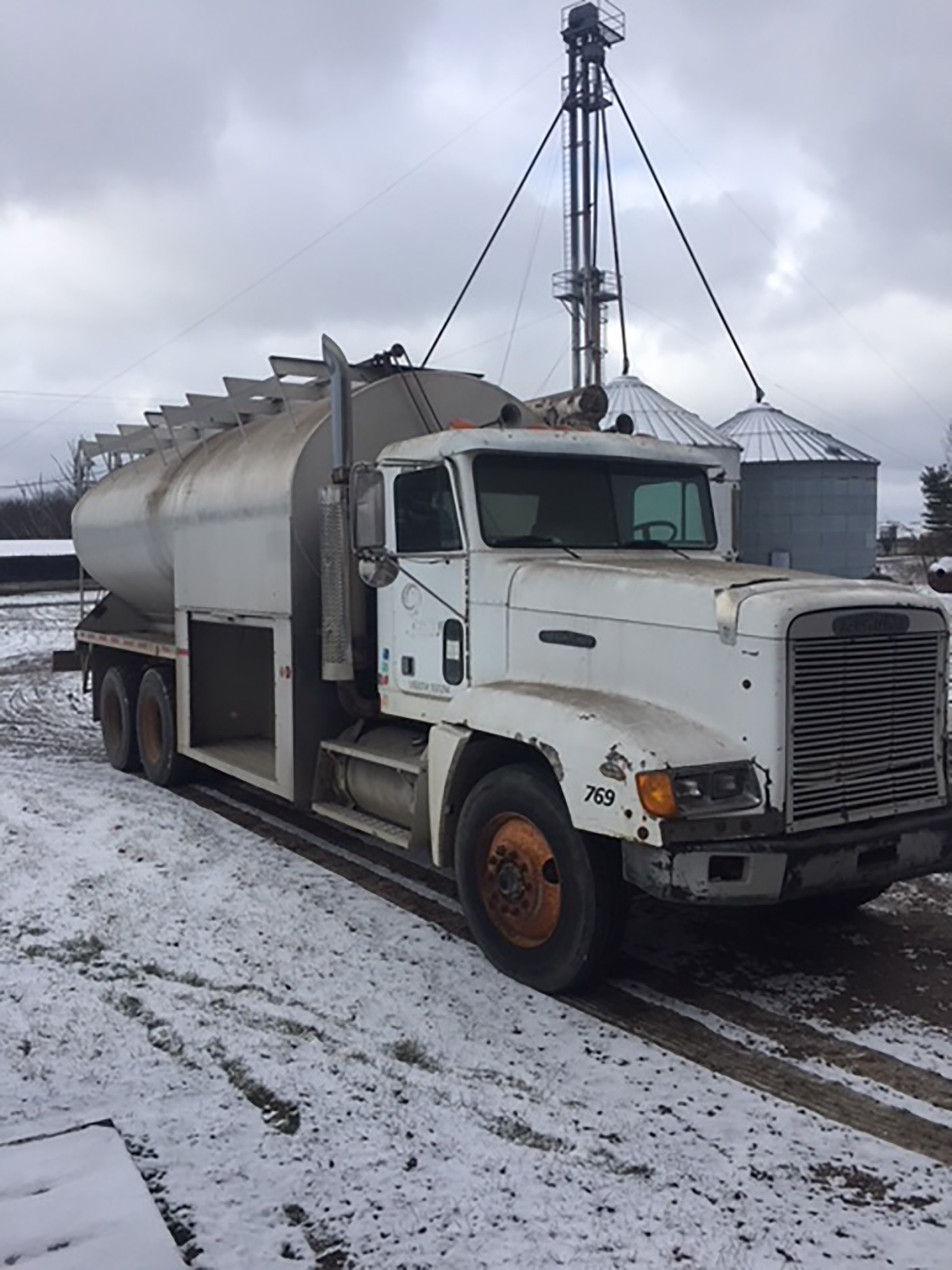 Property photo 110 - FARMERS GRAIN & AG LLC EXTRA FARM EQUIPMENT AUCTION IN VAN WERT COUNTY