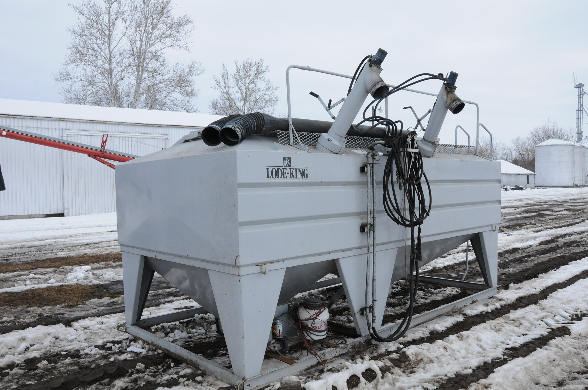 Property photo 23 - FARM EQUIPMENT AUCTION IN JASPER COUNTY, INDIANA