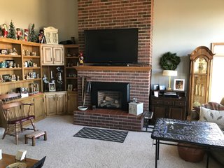 TRACT 2 - REAL ESTATE AUCTION - 2 PRESTIGUOUS HOMES - 66+/- ACRES IN 5 TRACTS IN NOBLE COUNTY, INDIANA