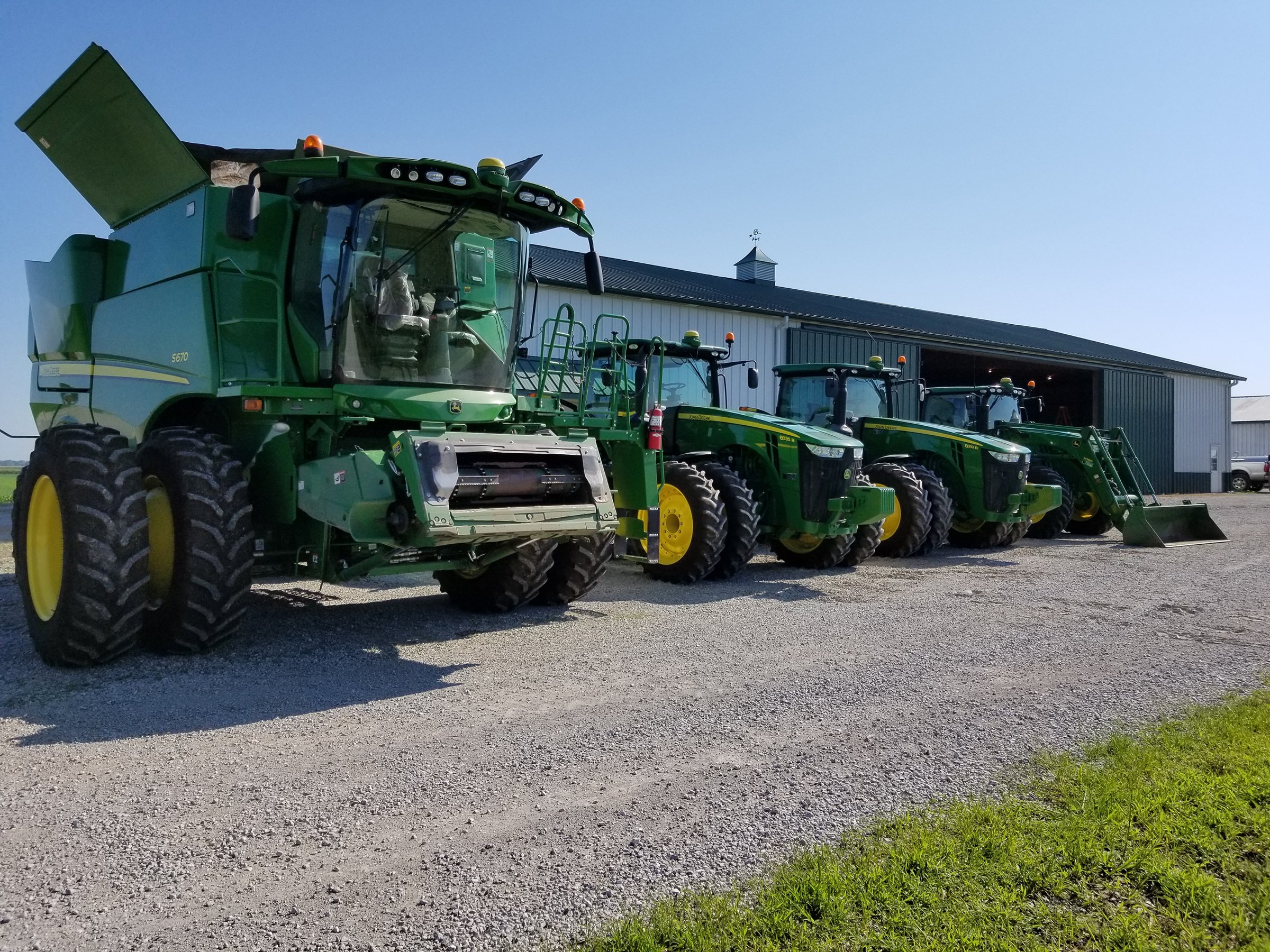 Property photo 1 - ABSOLUTE FARM EQUIPMENT AUCTION IN BOND COUNTY, ILLINOIS