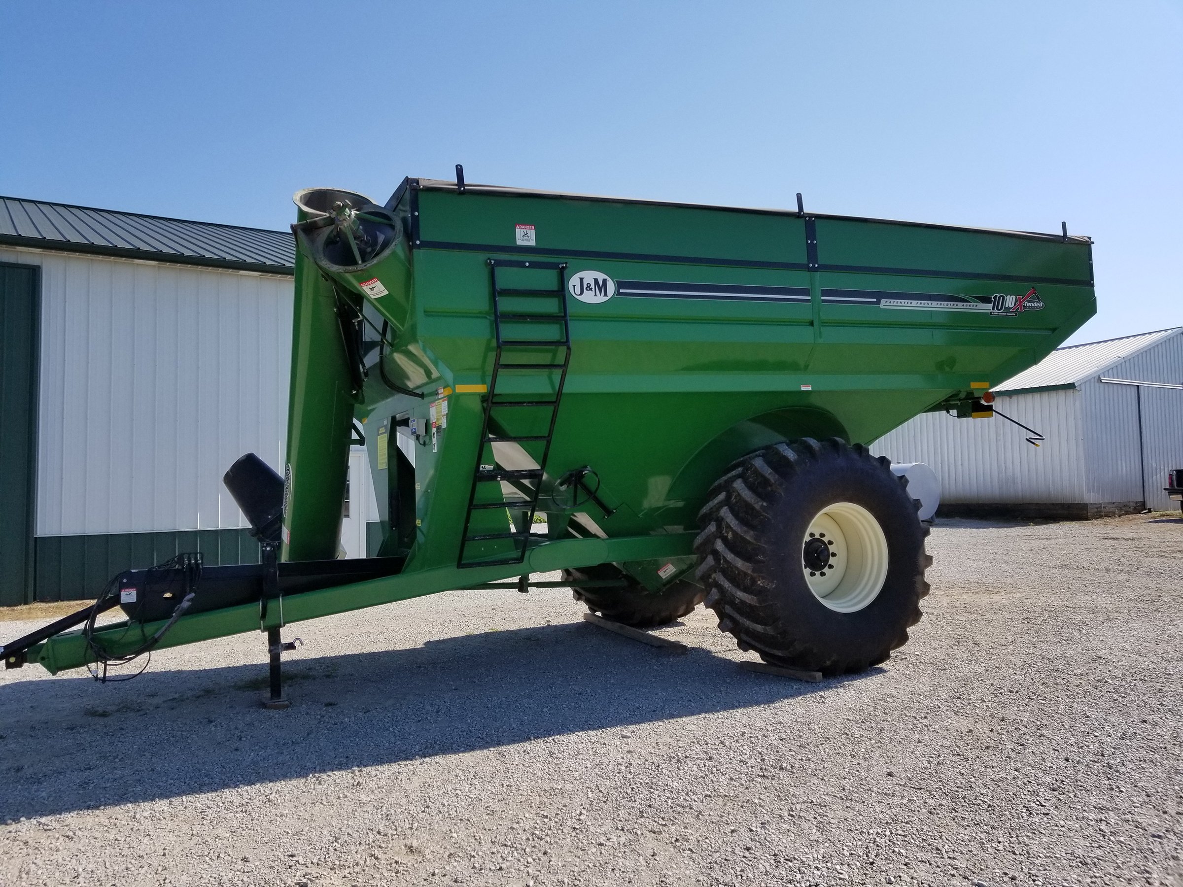 Property photo 11 - ABSOLUTE FARM EQUIPMENT AUCTION IN BOND COUNTY, ILLINOIS