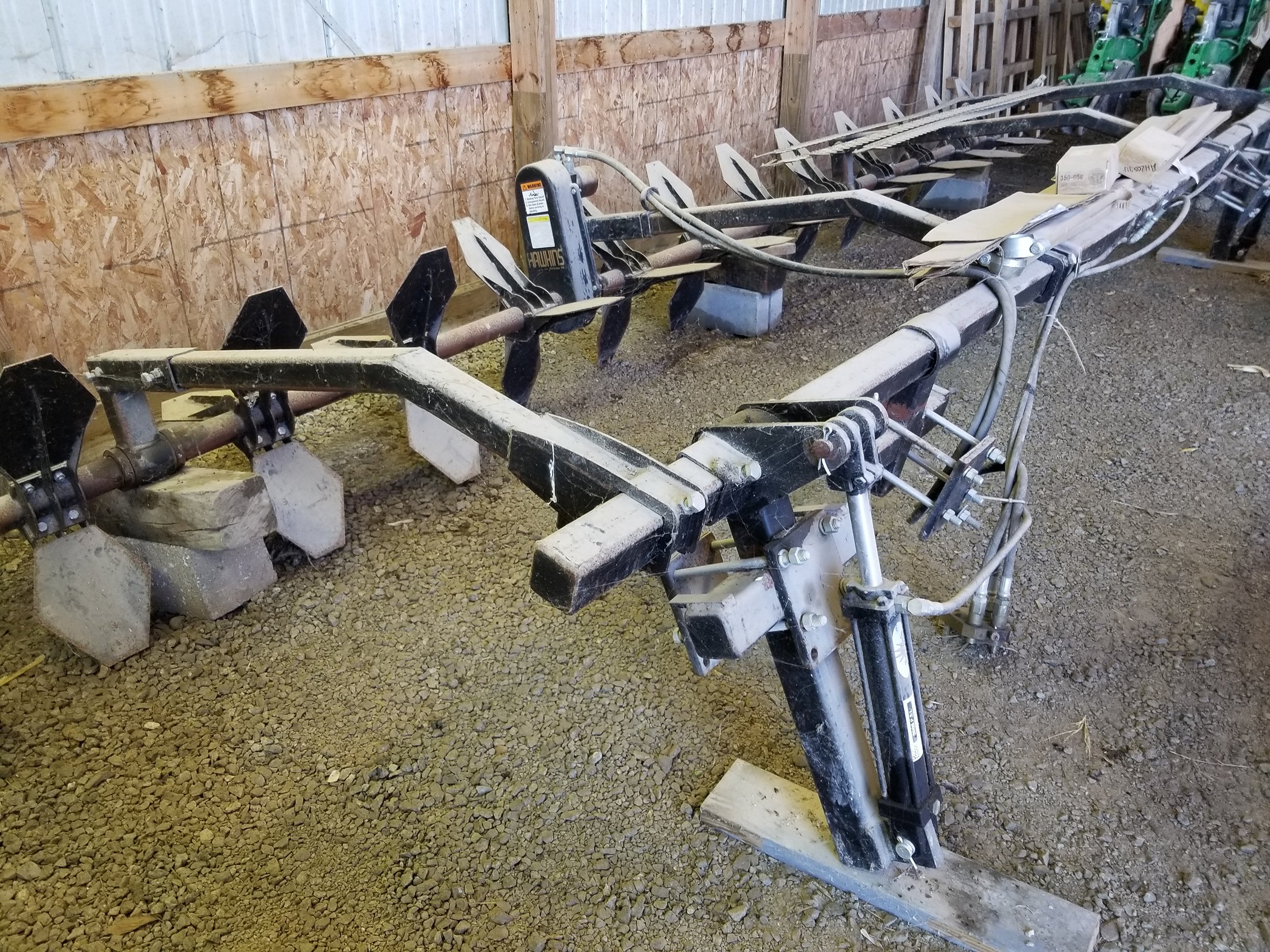 Property photo 25 - ABSOLUTE FARM EQUIPMENT AUCTION IN BOND COUNTY, ILLINOIS