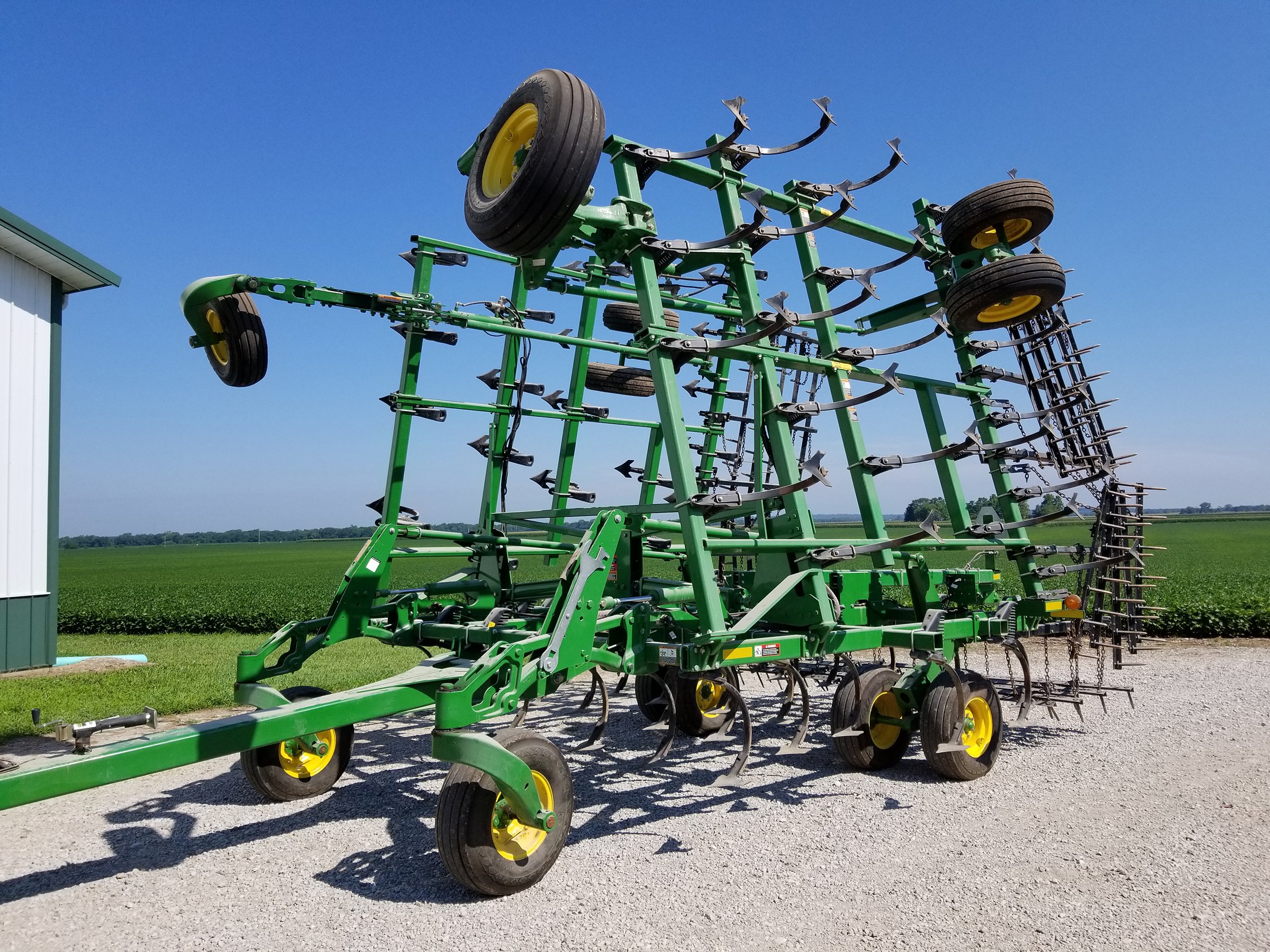 Property photo 13 - ABSOLUTE FARM EQUIPMENT AUCTION IN BOND COUNTY, ILLINOIS