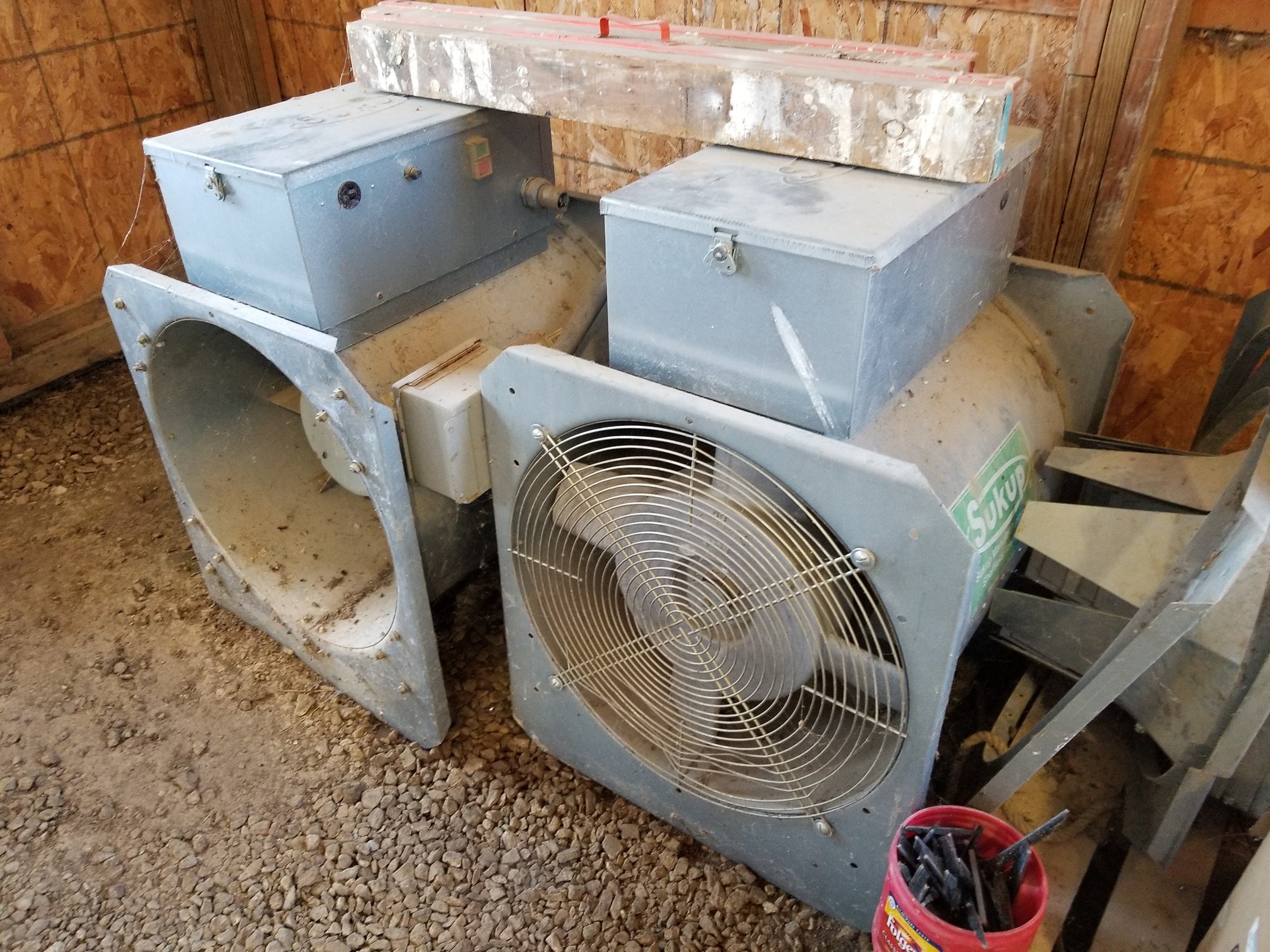 Property photo 54 - ABSOLUTE FARM EQUIPMENT AUCTION IN BOND COUNTY, ILLINOIS