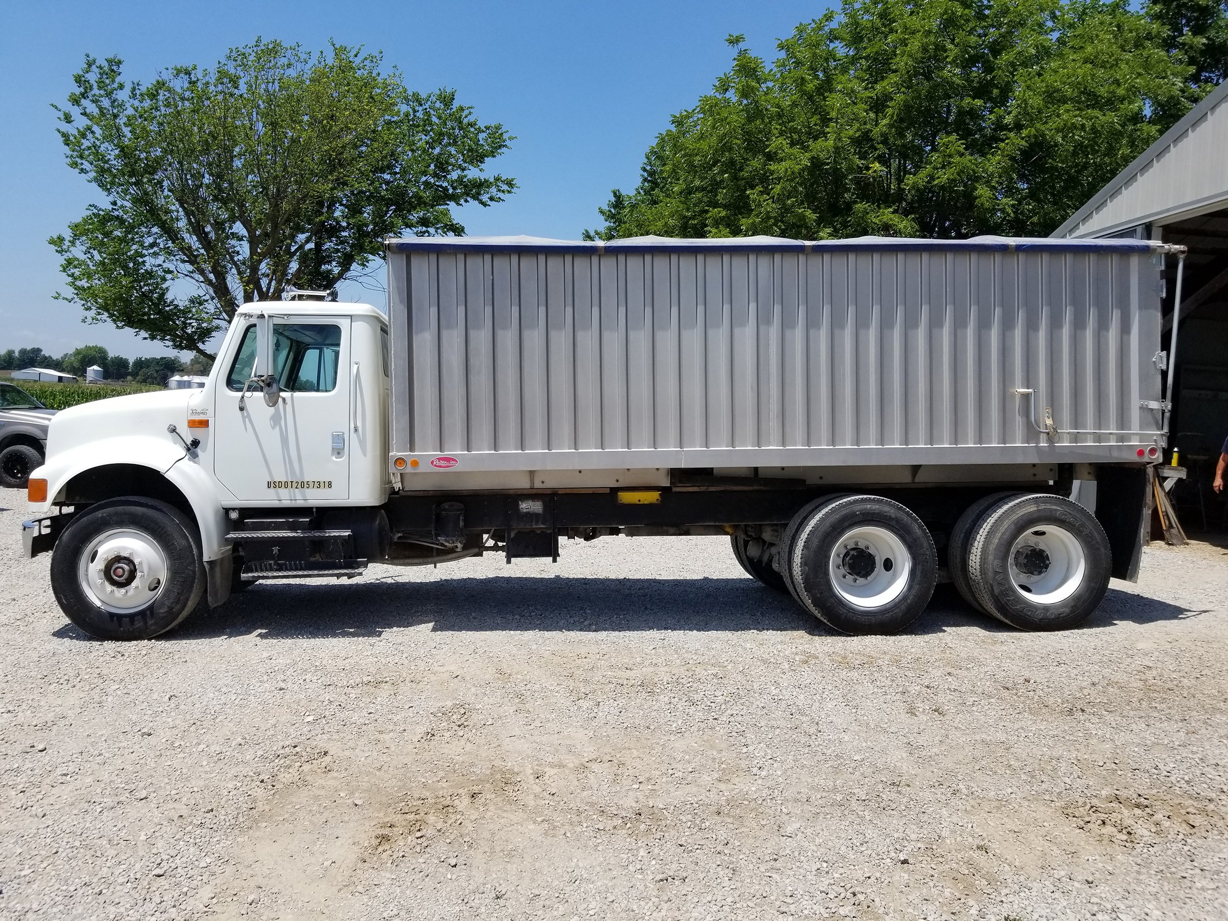 Property photo 19 - ABSOLUTE FARM EQUIPMENT AUCTION IN BOND COUNTY, ILLINOIS