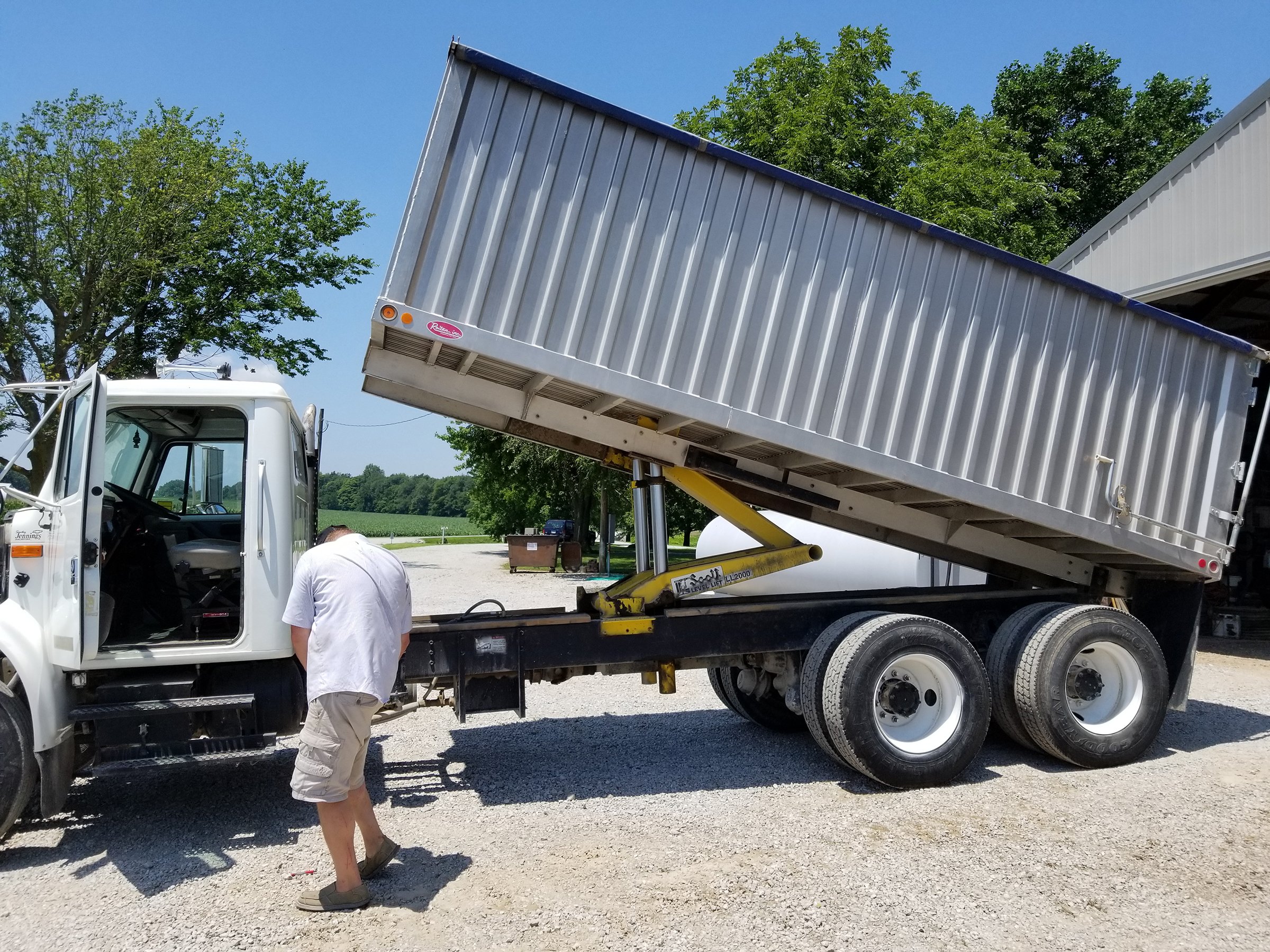 Property photo 22 - ABSOLUTE FARM EQUIPMENT AUCTION IN BOND COUNTY, ILLINOIS