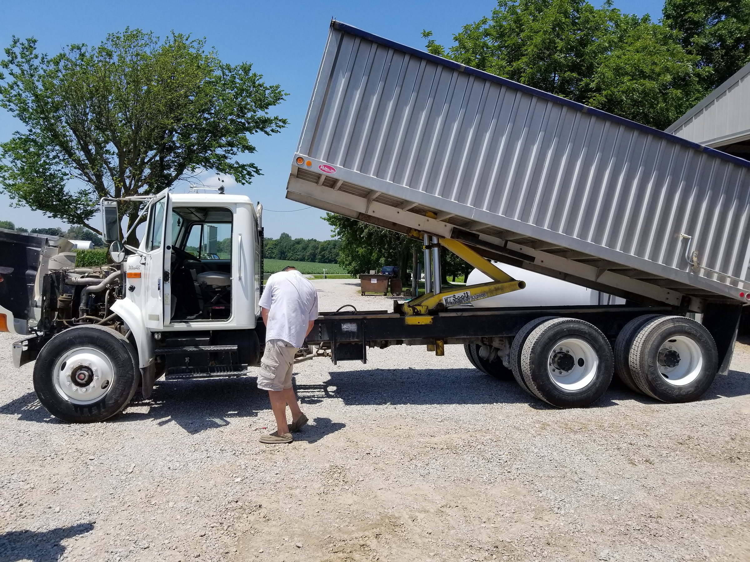 Property photo 21 - ABSOLUTE FARM EQUIPMENT AUCTION IN BOND COUNTY, ILLINOIS
