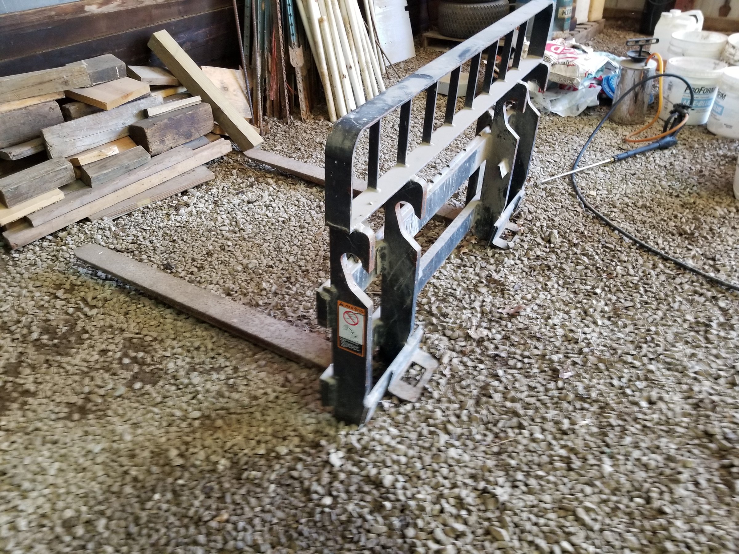 Property photo 55 - ABSOLUTE FARM EQUIPMENT AUCTION IN BOND COUNTY, ILLINOIS