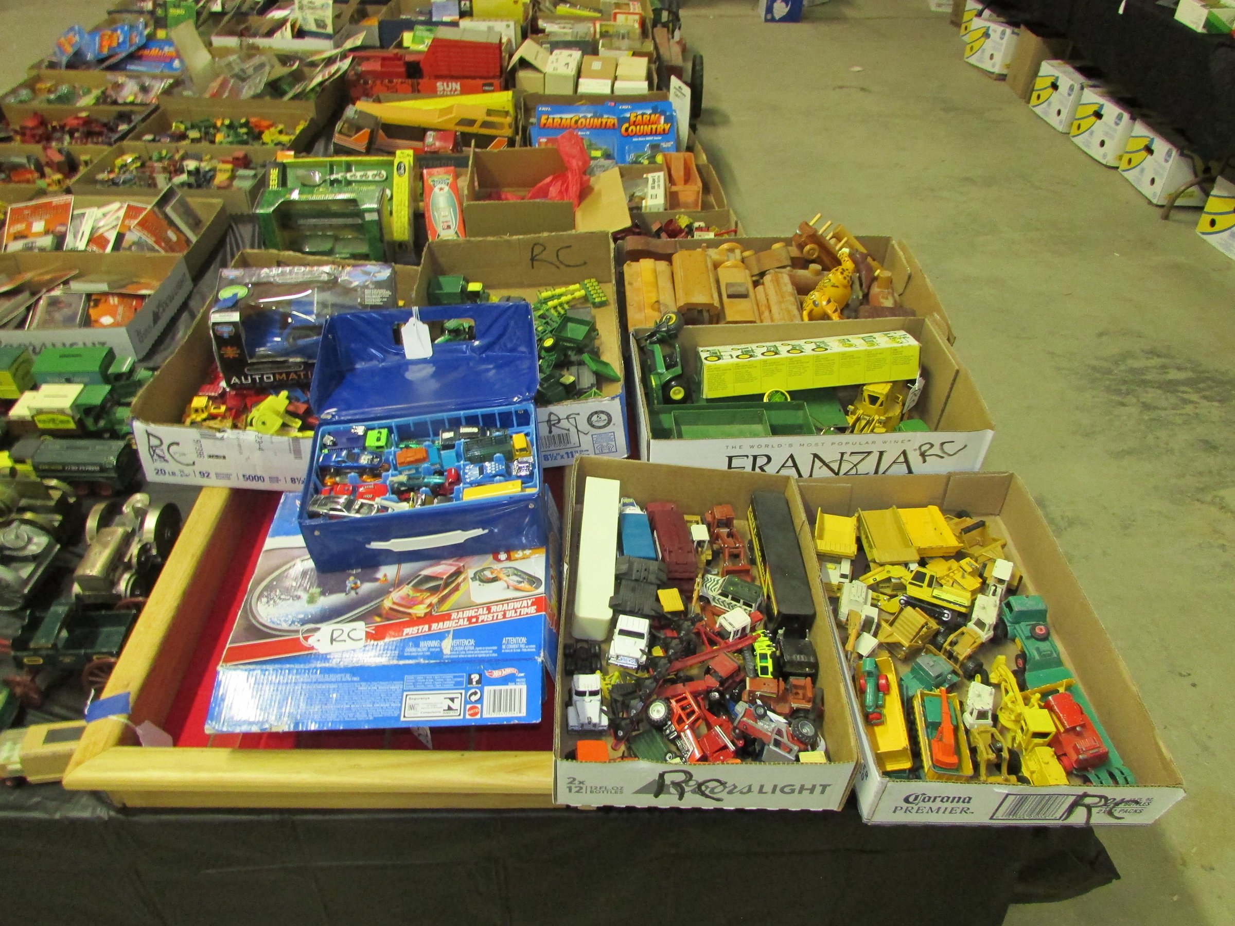 Property photo 136 - OUTSTANDING 2 DAY TOY/PETROLIANA AUCTION IN WHITLEY COUNTY, INDIANA