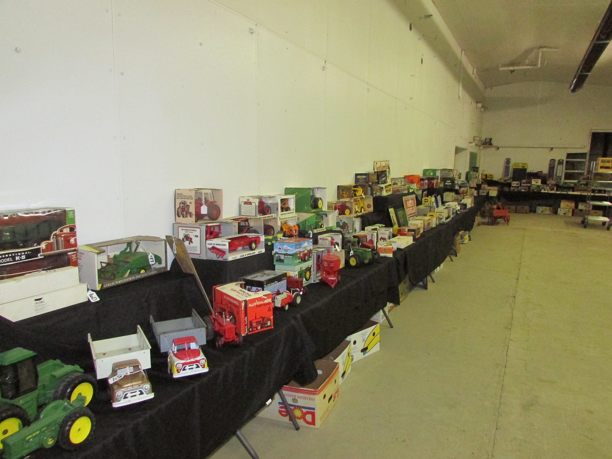 Property photo 164 - OUTSTANDING 2 DAY TOY/PETROLIANA AUCTION IN WHITLEY COUNTY, INDIANA