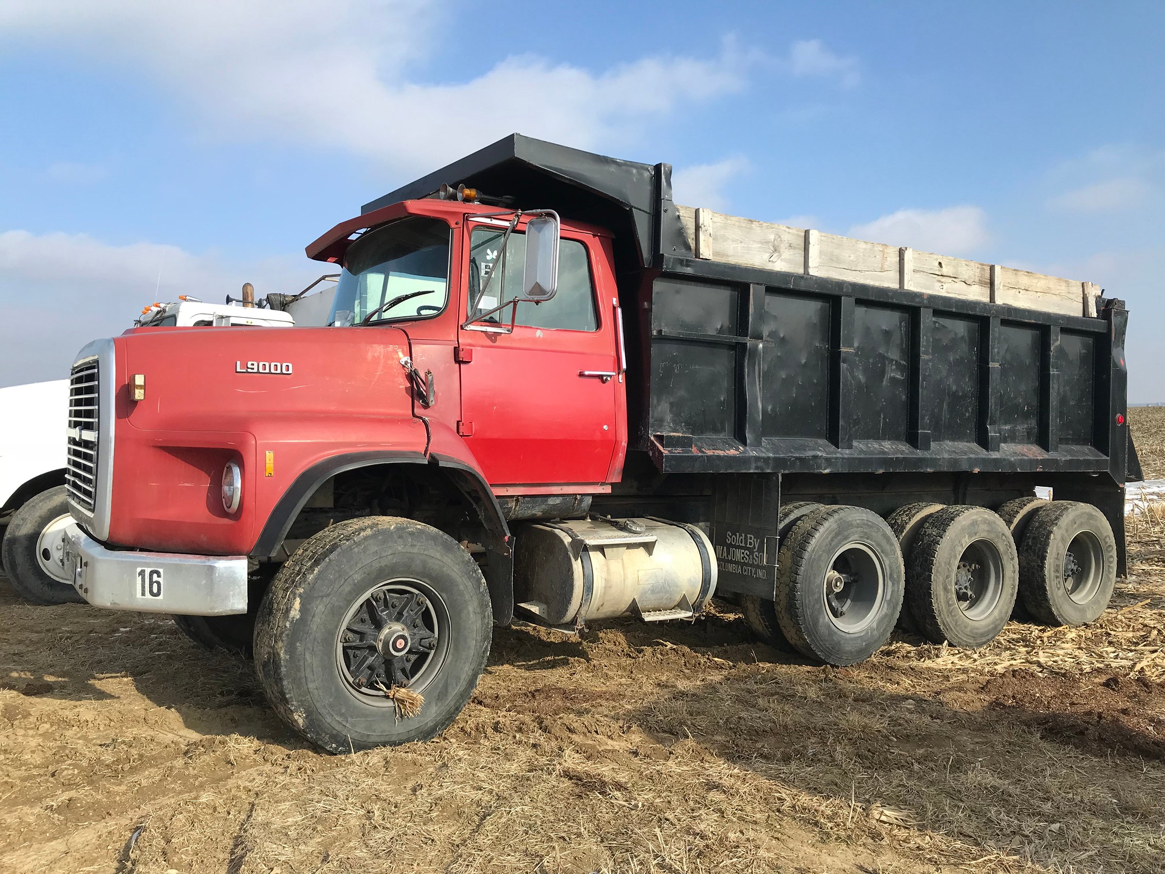 Property photo 7 - ABSOLUTE FARM EQUIPMENT AUCTION IN LAGRANGE COUNTY, INDIANA