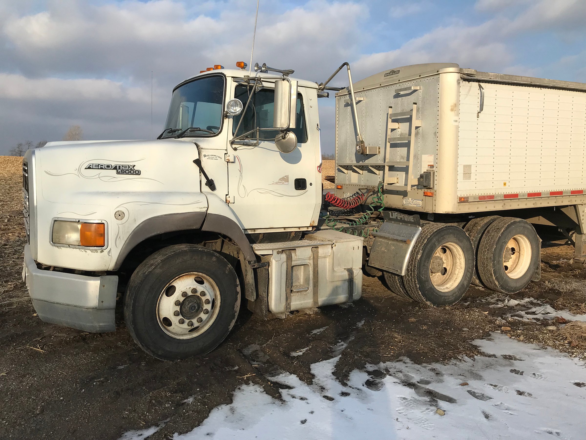 Property photo 21 - ABSOLUTE FARM EQUIPMENT AUCTION IN LAGRANGE COUNTY, INDIANA