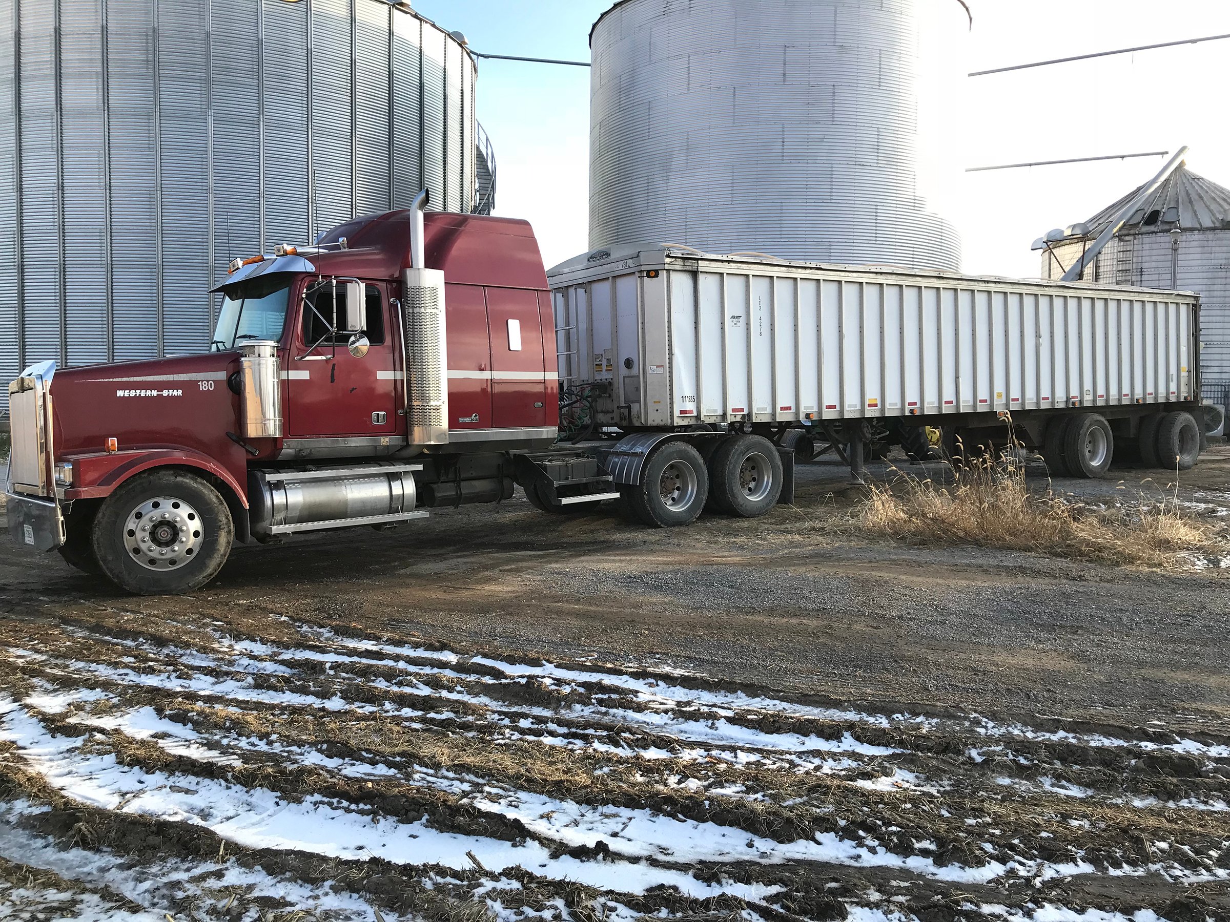 Property photo 23 - ABSOLUTE FARM EQUIPMENT AUCTION IN LAGRANGE COUNTY, INDIANA