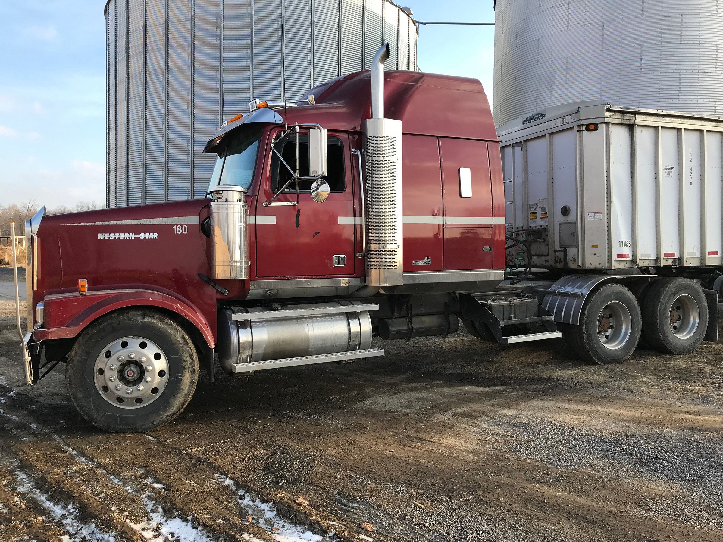 Property photo 22 - ABSOLUTE FARM EQUIPMENT AUCTION IN LAGRANGE COUNTY, INDIANA