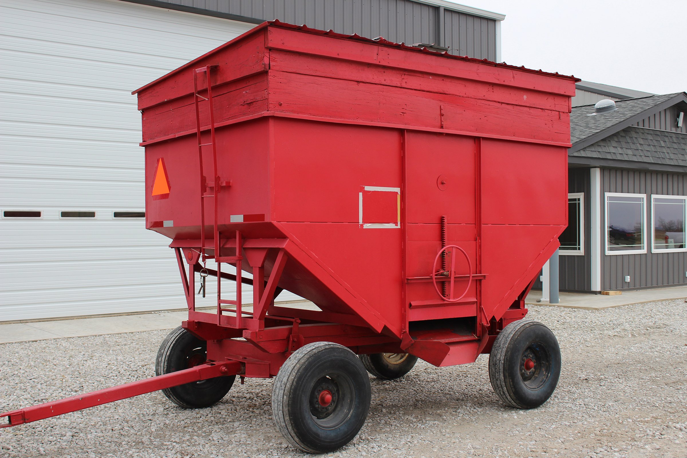 Property photo 17 - FARM EQUIPMENT AUCTION IN MADISON COUNTY, INDIANA
