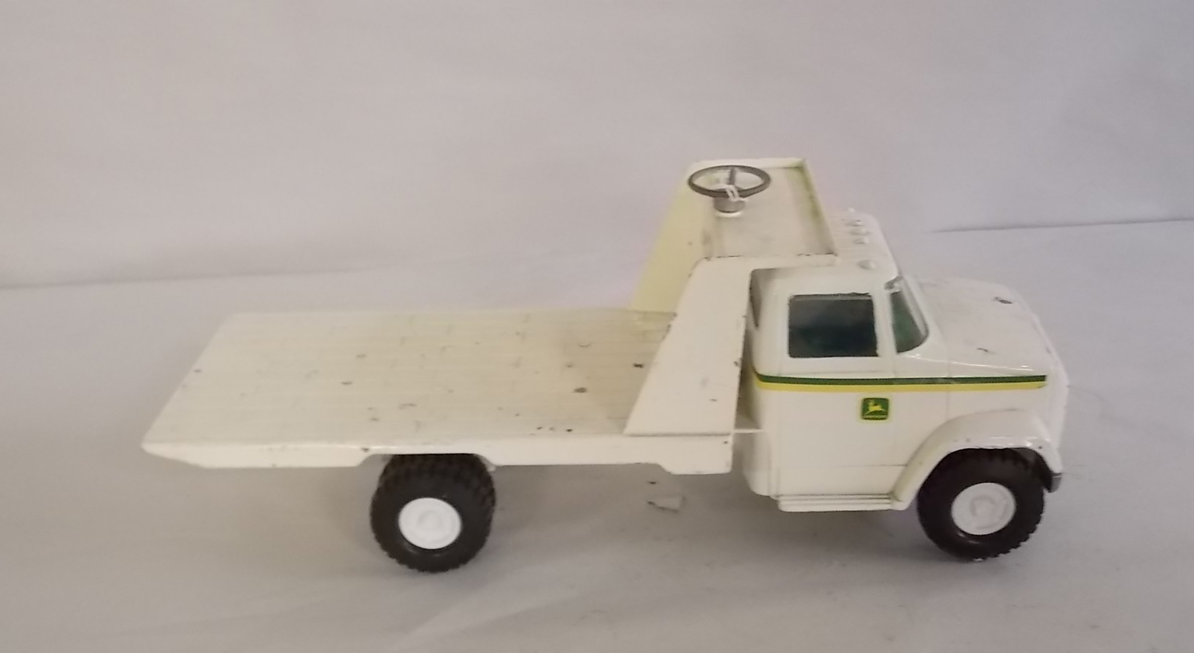 Property photo 130 - VINTAGE TOYS & COLLECTIBLES AUCTION IN WHITLEY COUNTY, INDIANA