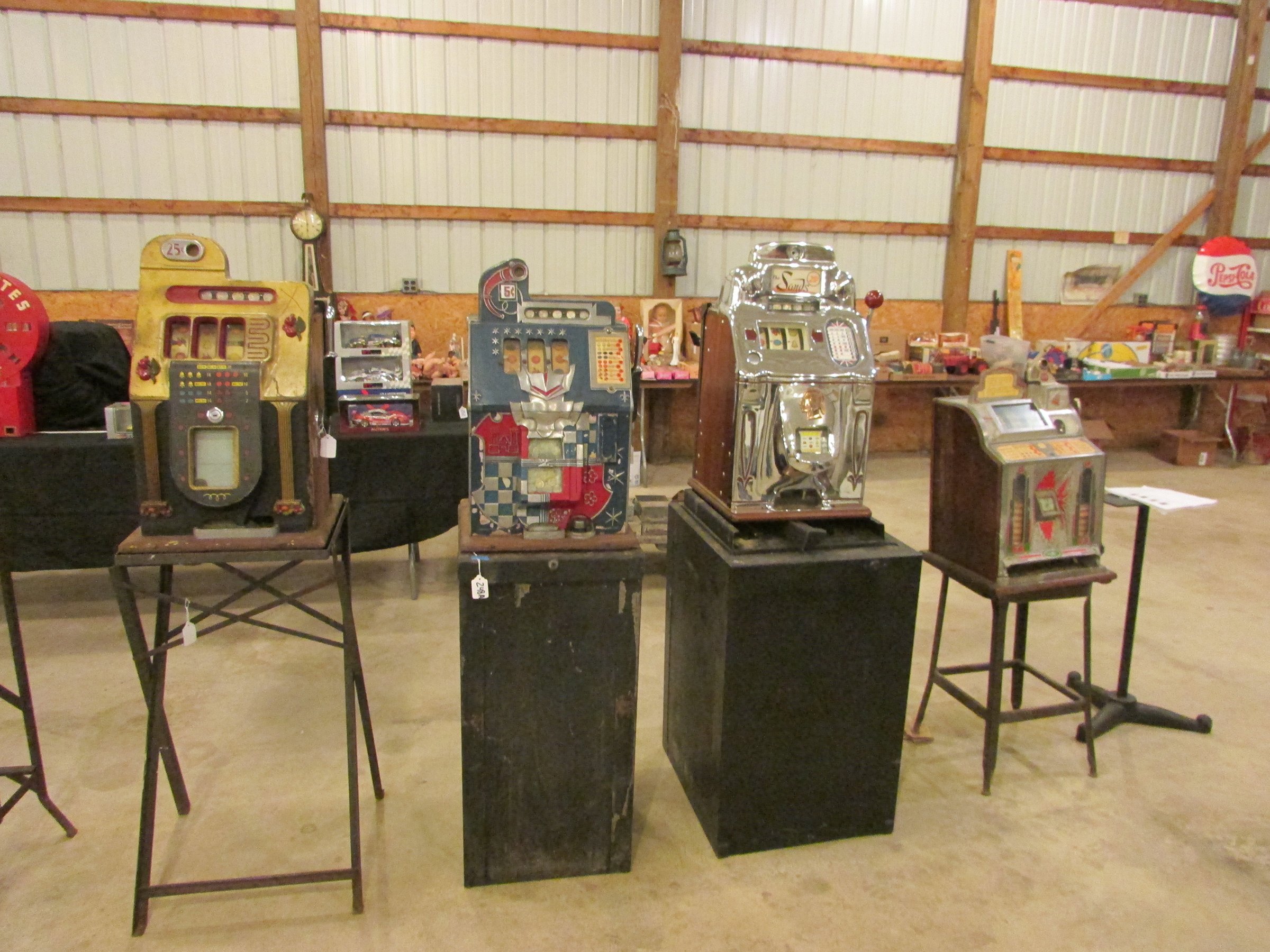 Property photo 189 - VINTAGE TOYS & COLLECTIBLES AUCTION IN WHITLEY COUNTY, INDIANA