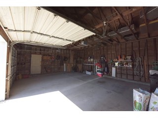 TRACT 3 - GARAGE - ABSOLUTE REAL ESTATE AUCTION - 384.239+/- ACRES OFFERED IN 9 TRACTS IN MERCER COUNTY, KENTUCKY