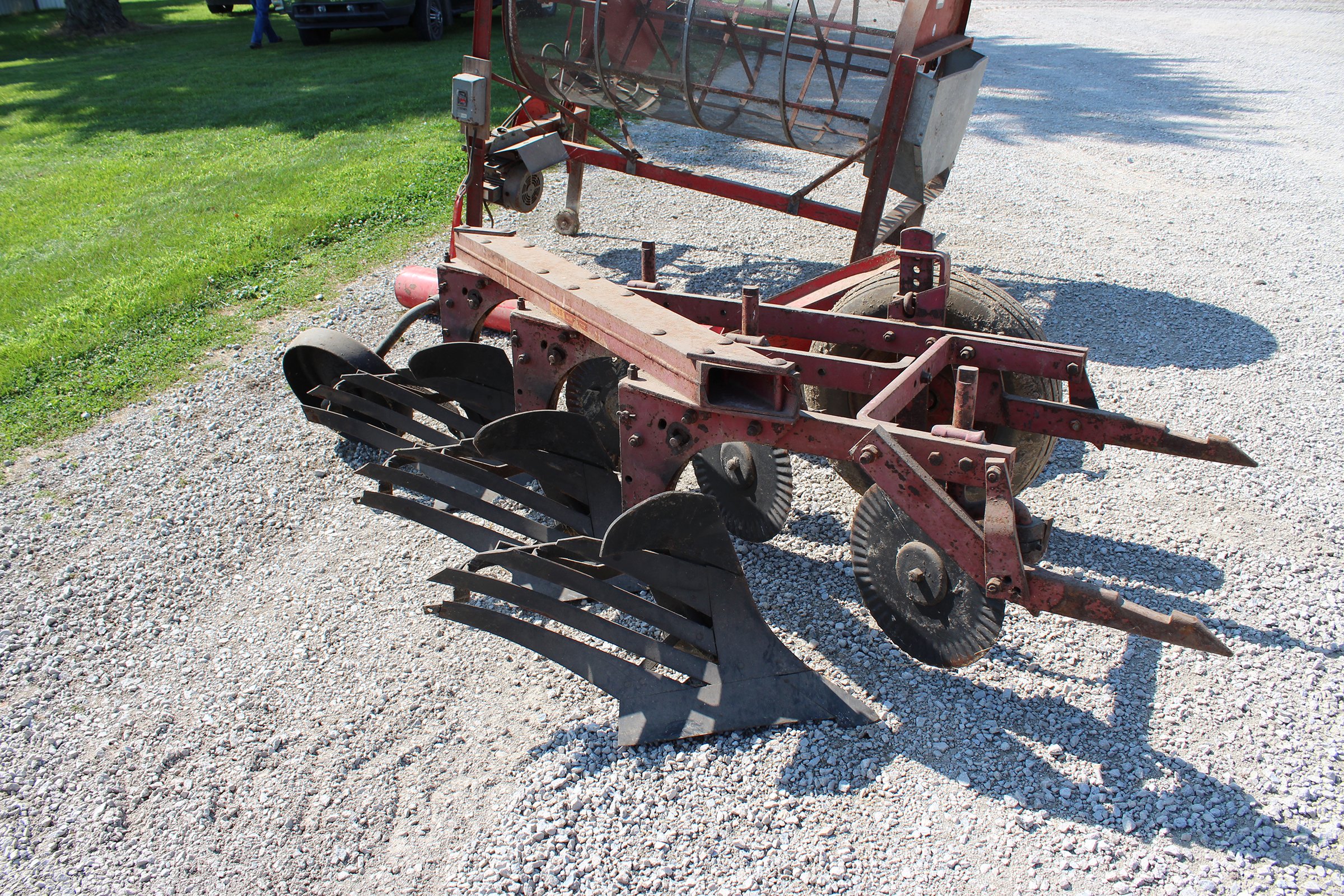 Property photo 83 - FARM EQUIPMENT AUCTION IN DELAWARE COUNTY, INDIANA