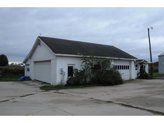 Building in Van Buren County, Michigan - LAND AUCTION - 300+/- ACRES SPECIALTY CROP - GRAPES AND HOPS - OFFERED IN 8 TRACTS IN VAN BUREN COUNTY, MICHIGAN