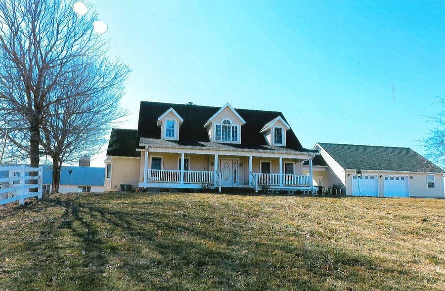 For sale: Cape Cod Rural Farm Home & Land - Monticello, IN