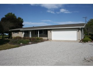 Property photo 1 - 3 BEDROOM SINGLE STORY RANCH HOME