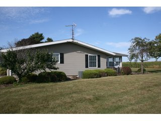 Property photo 5 - 3 BEDROOM SINGLE STORY RANCH HOME