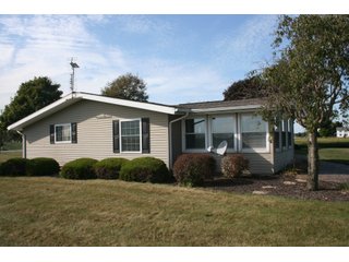 Property photo 2 - 3 BEDROOM SINGLE STORY RANCH HOME