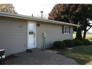 Property photo 3 - 3 BEDROOM SINGLE STORY RANCH HOME