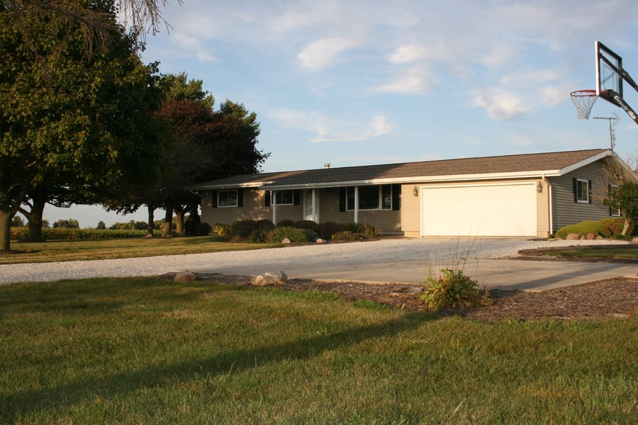 For sale: 3 BEDROOM SINGLE STORY RANCH HOME - Columbia City, IN