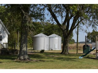 House in White County, Illinois - ILLINOIS REAL ESTATE AUCTION - 1,720+/- ACRES OFFERED IN 38 TRACTS IN WHITE & HAMILTON COUNTIES, ILLINOIS