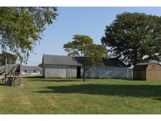 Barn in White & Hamilton Counties, Illinois - ILLINOIS REAL ESTATE AUCTION - 1,720+/- ACRES OFFERED IN 38 TRACTS IN WHITE & HAMILTON COUNTIES, ILLINOIS